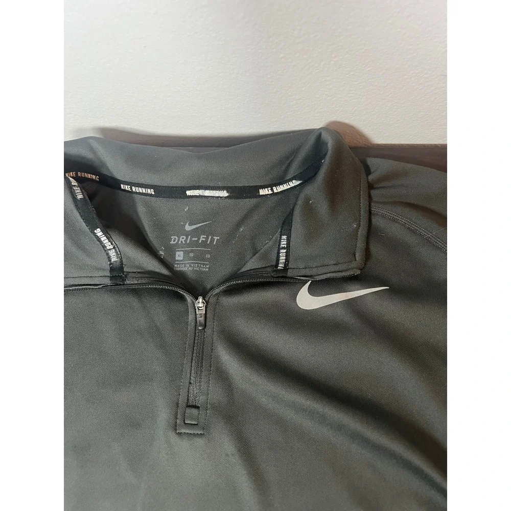 Nike coverage cuff